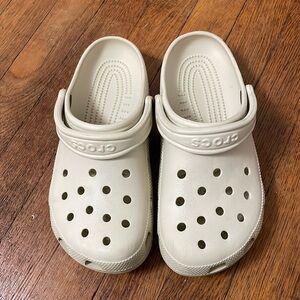 crème colored crocs size 8 women’s